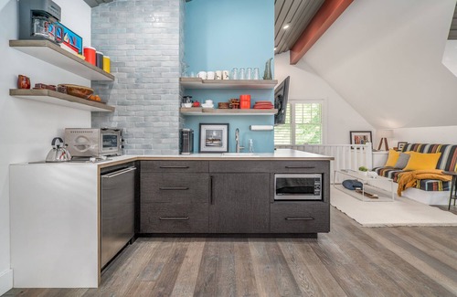 Saugatuck Condo | Carriage House - Studio Condo minutes away from downtown Saugatuck!