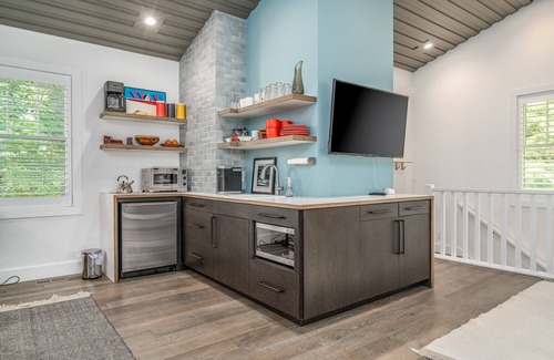 Saugatuck Condo | Carriage House - Studio Condo minutes away from downtown Saugatuck!