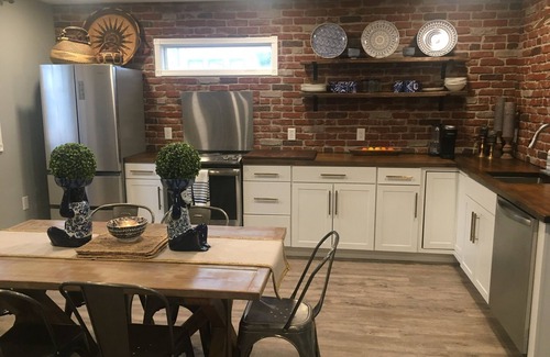 Paducah Apartment | Carriage House with heated garage
