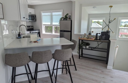 Mystic - New London Apartment | Carrick Landing-#4 · walk Mystic-Train/EV Lvl-2 · aquarium