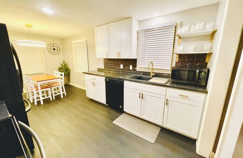Green Bay House | 🏡Carroll’s Cape Cod🏡 Just Steps to Lambeau