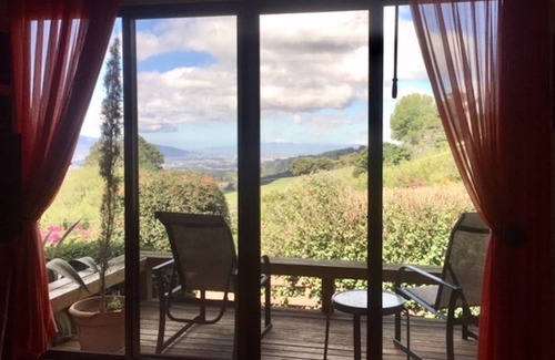 Roble House | Cartago Hills Home with Amazing View of San Jose