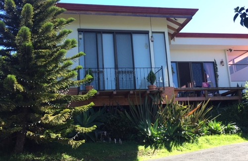 Roble House | Cartago Hills Home with Amazing View of San Jose