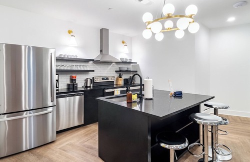 Historic Edgefield Apartment | Carter #206 by AvantStay | Mins to Downtown