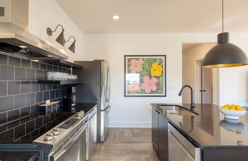Historic Edgefield Apartment | Carter #305 by AvantStay | 4BR + Balcony