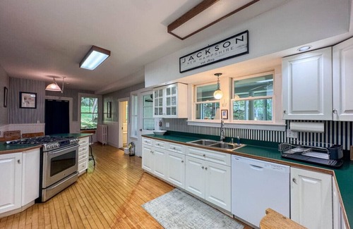 Jackson House | Carter Notch Inn | Hot Tub | 9BDRM | Sleeps 25