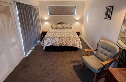 Blenheim House | Carter's Cottage - Blenheim Holiday Home