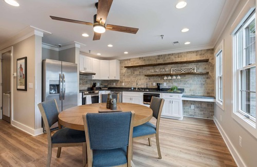 Franklin Condo | Carters Court Serene Suite