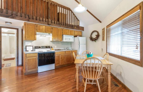 Ellijay Cabin | Carters Lake, Lakeside Cabin #9, includes free boat slip at the Marina