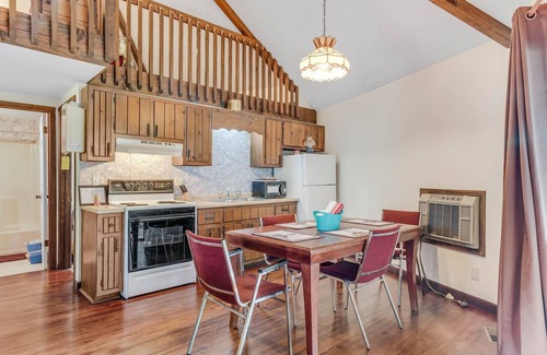 Ellijay Cabin | Carters Lake Lakeview Cabin #6 includes free boat slip at the Marina