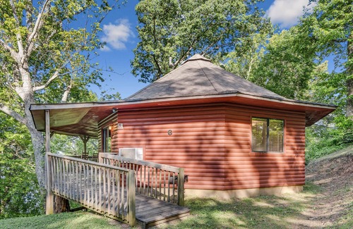 Ellijay Cabin | Carters Lake Lakeview Cabin #6 includes free boat slip at the Marina
