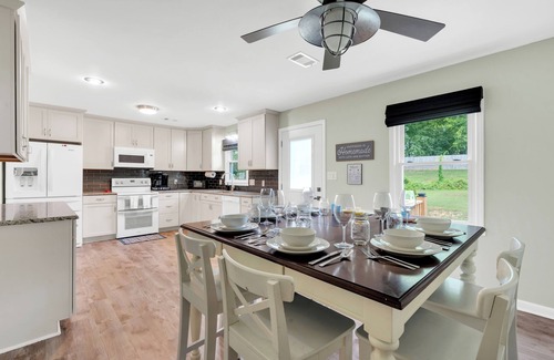 Cartersville House | Cartersville Colonial Family-Friendly Retreat with Spacious Yardn