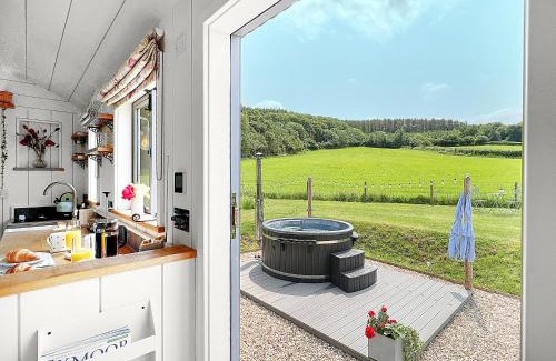 Minehead Cabin | Cartiers Retreat Dunster