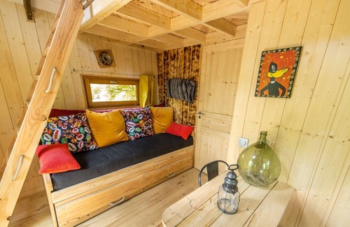 Lamothe-Fenelon Cabin | Cartoon hut with spa in the trees