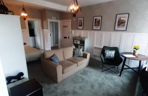 Dunfermline Apartment | Carvetii - Meg's Studio - 1st Floor, Dunfermline City Centre