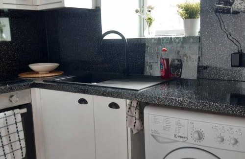 Dunfermline Apartment | Carvetii - Meg's Studio - 1st Floor, Dunfermline City Centre