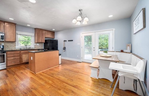 Cary House | Cary Ranch- 8 Min Walk Downtown