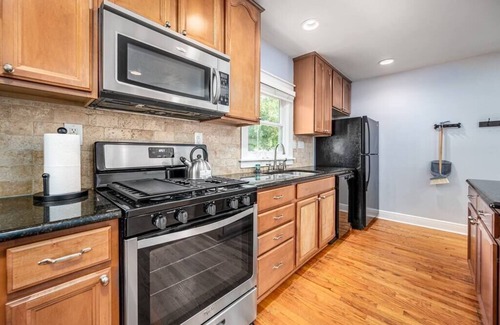 Cary House | Cary Ranch- 8 Min Walk Downtown
