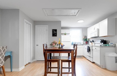 Richmond Apartment | Carytown Guest Suite/Fenced Yard& Private porch