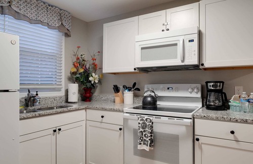 Richmond Apartment | Carytown Guest Suite/Fenced Yard& Private porch