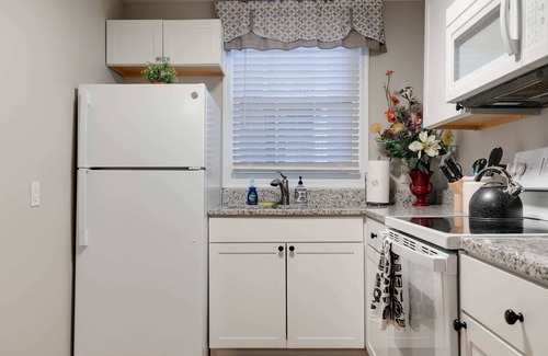 Richmond Apartment | Carytown Guest Suite/Fenced Yard& Private porch
