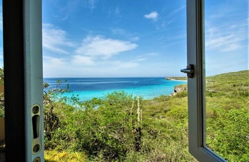 Bisento House | Cas Abou Waterfront Bungalow with Great Seaviews near Best Voted Beach