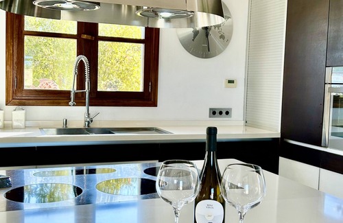 Biniali House | Cas Coix. Jacuzzi, gym & pool