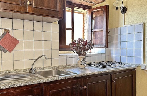 Monte Santa Maria Tiberina House | Casa Brina E: A characteristic and welcoming apartment that is part of an ancient country house made of stone, with Free WI-FI.