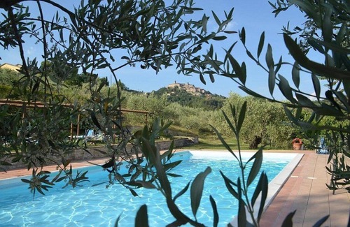 Monte Santa Maria Tiberina House | Casa Brina E: A characteristic and welcoming apartment that is part of an ancient country house made of stone, with Free WI-FI.