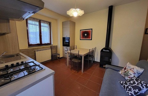Monte Santa Maria Tiberina House | Casa Brina F: A characteristic and welcoming apartment that is part of an ancient country house surrounded by the greenery, with Free WI-FI.