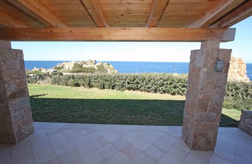 Costa Paradiso House | Casa in Prima Fila, Piscine Naturali Sotto Casa con Vista sul Mediterraneo e BBQ