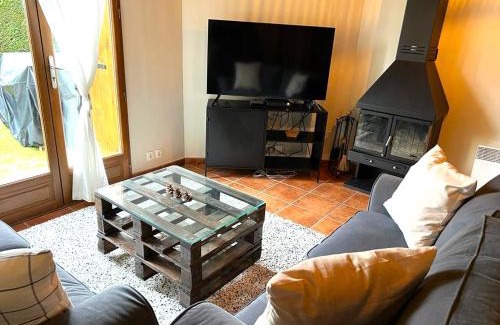 Estavar House | Casa Adosada con jardín y Wifi en Estavar