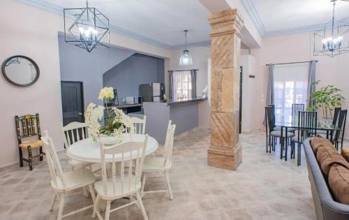 Allende House | Casa Allegria