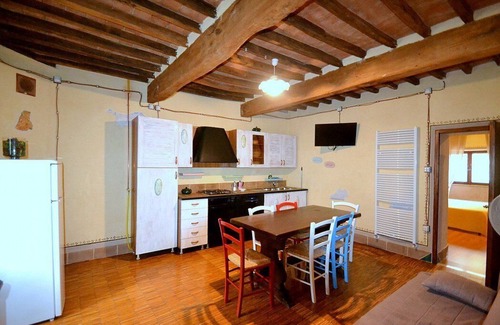 Sansepolcro Apartment | Casa Almo A: A welcoming apartment that is part of an ancient historic building, with Free WI-FI.