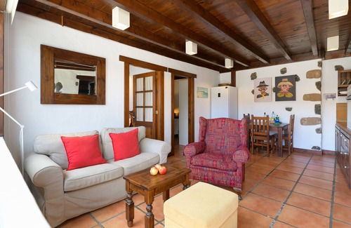 Masdache Apartment | Casa Amaia II, your very own retreat within Vineyards (La Geria)