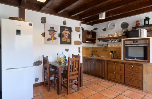 Masdache Apartment | Casa Amaia II, your very own retreat within Vineyards (La Geria)