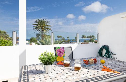 Playa del Ingles Apartment | Casa Amarilla Begoña by VillaGranCanaria