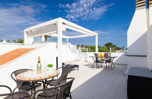 Playa del Ingles Apartment | Casa Amarilla Begoña by VillaGranCanaria