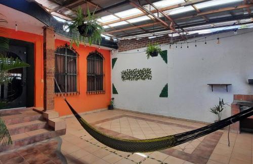 Leon House | Casa AMPLIA en excelente UBICACIÓN!