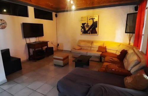 Leon House | Casa AMPLIA en excelente UBICACIÓN!