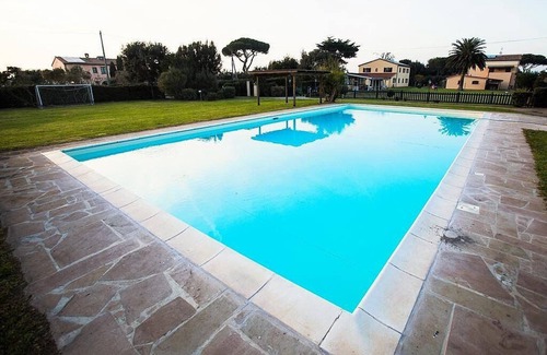Marina di Castagneto Carducci House | Casa Aneto C: A welcoming apartment surrounded by the greenery, with Free WI-FI.
