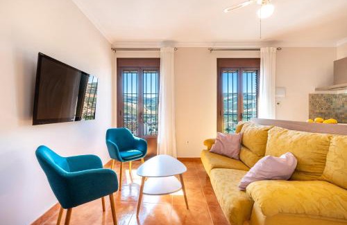 Valle de Abdalagis House | Casa Angelita Caminito del Rey, Dúplex con terraza en el centro de Andalucía
