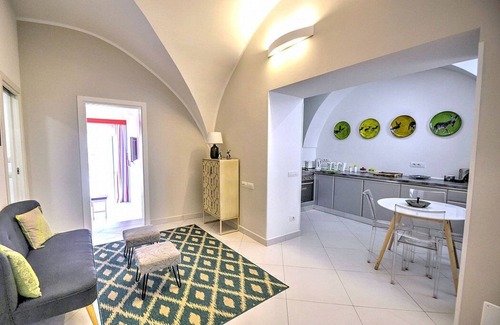 Maiori House | Casa Armina: A characteristic and welcoming independent house situated a few minutes from the town center, with Free WI-FI.