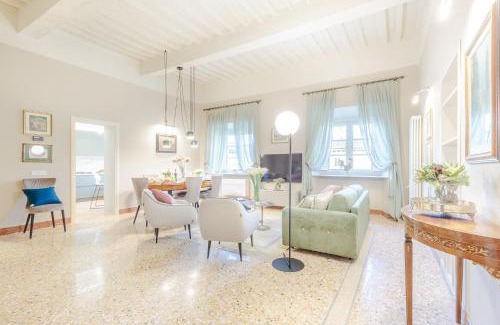 Lucca Historical Center Apartment | CASA ARNOLFO: Where Heritage Meets Modernity