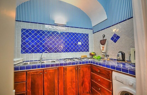 Praiano House | Casa Astride: A romantic and welcoming cottage which faces the sun and the sea, with Free WI-FI.