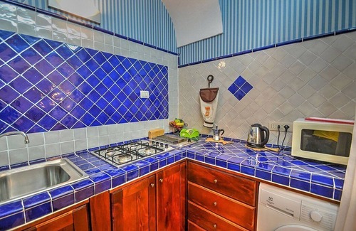 Praiano House | Casa Astride: A romantic and welcoming cottage which faces the sun and the sea, with Free WI-FI.