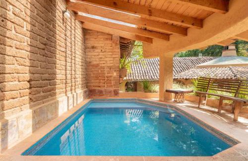 Valle de Bravo House | Casa Avándaro con alberca, Río, Bosque y Cocinera!