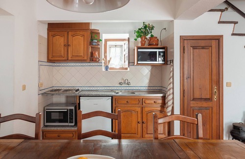 Tomar Apartment | Casa Avó Genoveva, 10km from Tomar. 2 bedroom apartment on a farm. 4-8 people, pets welcome