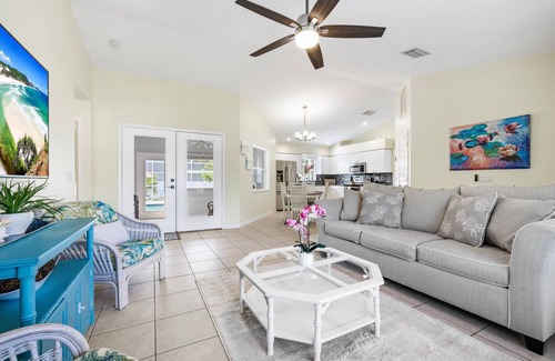 North Port House | Casa Azul! 11min - warm mineral springs, 25min - beaches! HEATED Pool & floats!