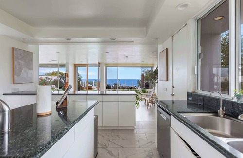 Malibu House | Casa Azul by Oraklus